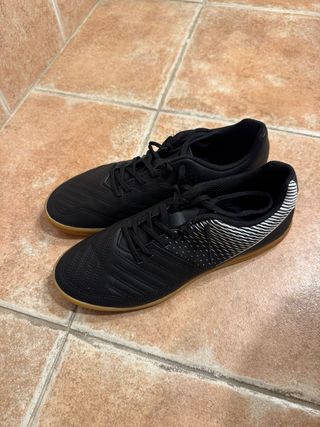 Zapatillas fútbol sala Decathlon negras
