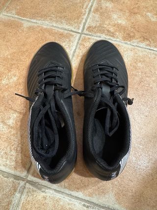 Zapatillas fútbol sala Decathlon negras
