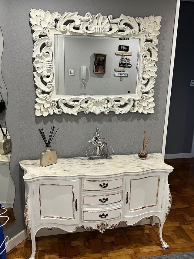 Espejo y aparador de madera y mármol