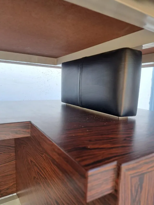 Escritorio Diseño Años 80 Madera y Metal.