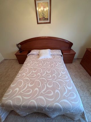 Letto da 135 cm con comodini