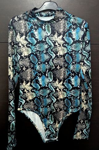 Body estampado serpiente cuello alto
