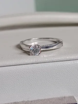 Anillo Moissanita Plata
Talla 19