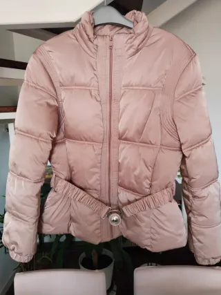 Chaqueta acolchada Guess rosa