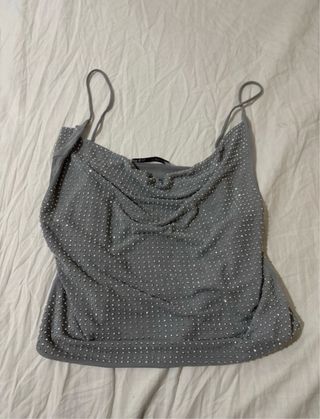 Blusa gris con pedrería