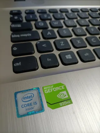 Portátil Asus Core i5 NVIDIA GeForce 920MX 