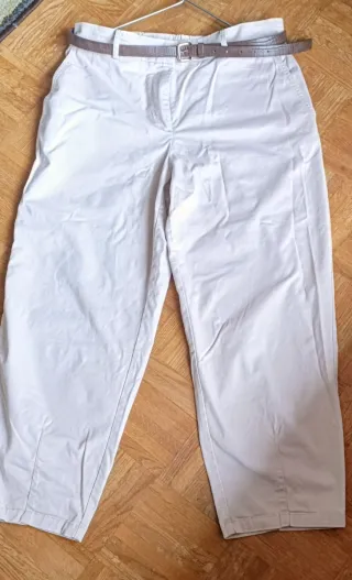 Pantalón beige talla 42