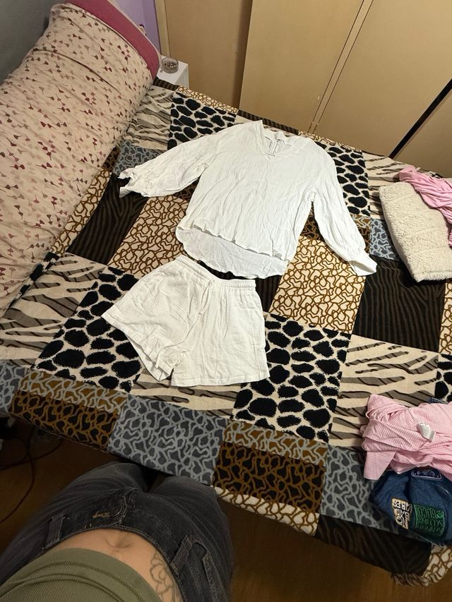 Conjunto blanco de dos piezas