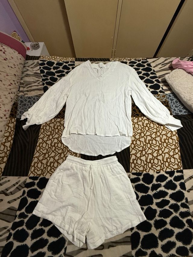 Conjunto blanco de dos piezas