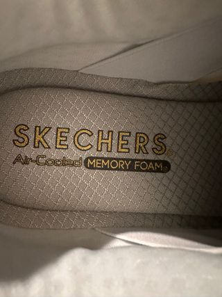 Zapatillas Skechers Blancas y Doradas Nuevas