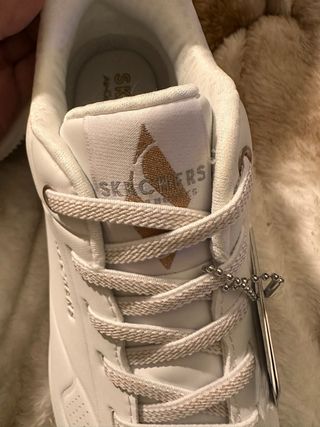 Zapatillas Skechers Blancas y Doradas Nuevas