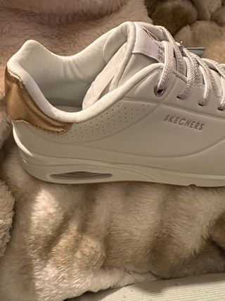Zapatillas Skechers Blancas y Doradas Nuevas