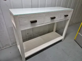 Mueble auxiliar blanco con cristal