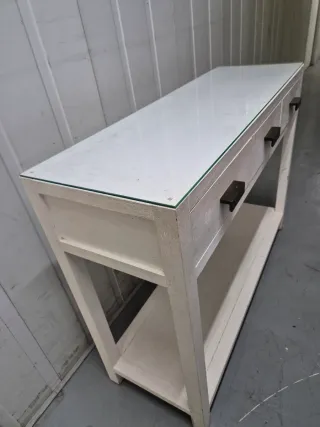 Mueble auxiliar blanco con cristal