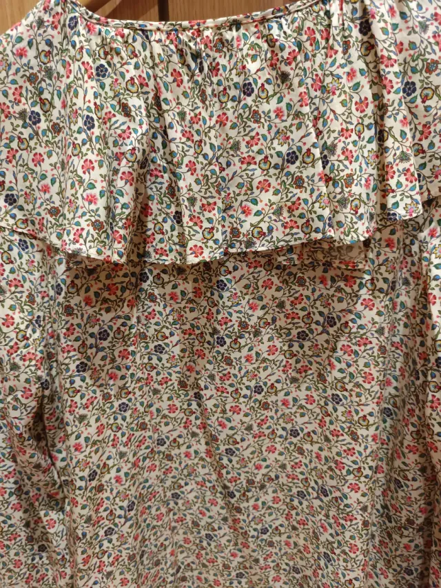 Blusa romántica floral talla 38
