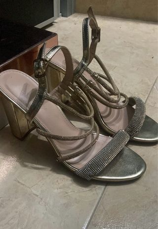 Tacones Dorados Brillantes