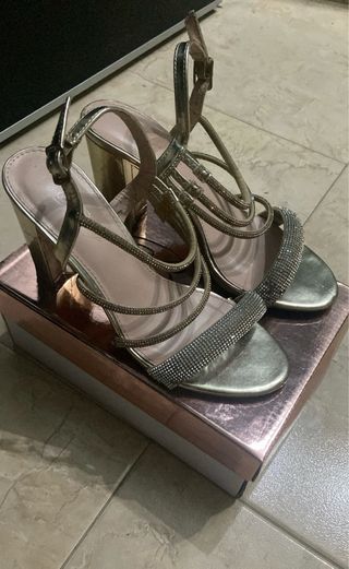 Tacones Dorados Brillantes