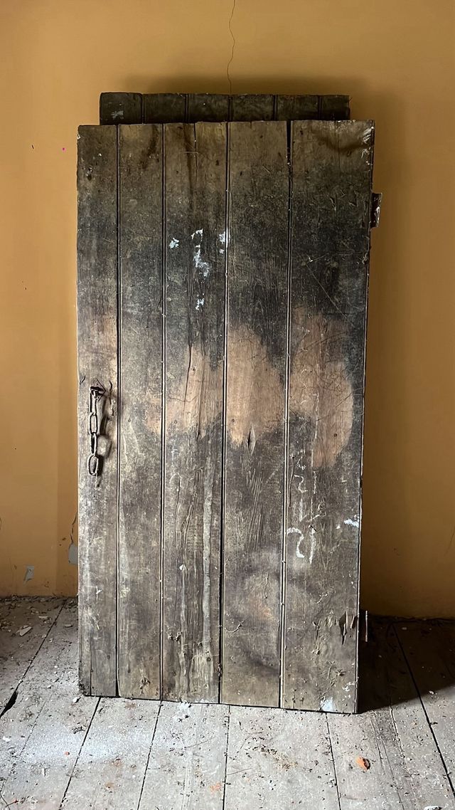 Puerta antigua madera oscura