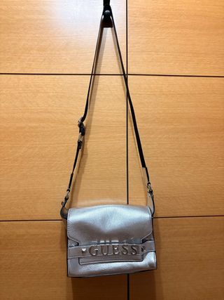 Bolso Guess plateado