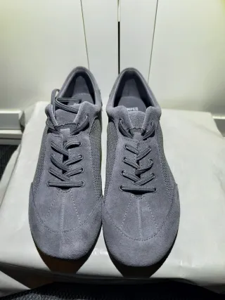 2 PARES DE ZAPATOS CAMPER MUJER 
NEGRO Y GRIS
PEU 