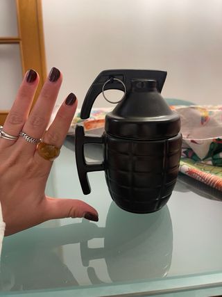Taza Negra Forma Granada con tapa