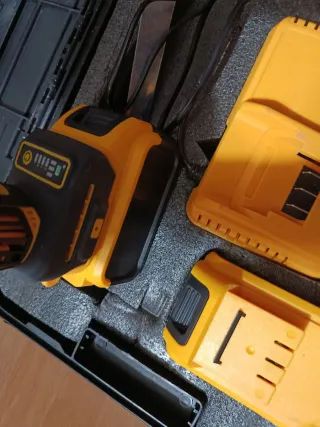 Radial a batería con cargador y baterías