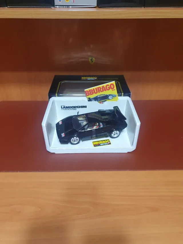 Lamborghini Countach  Bburago scala da 1/18