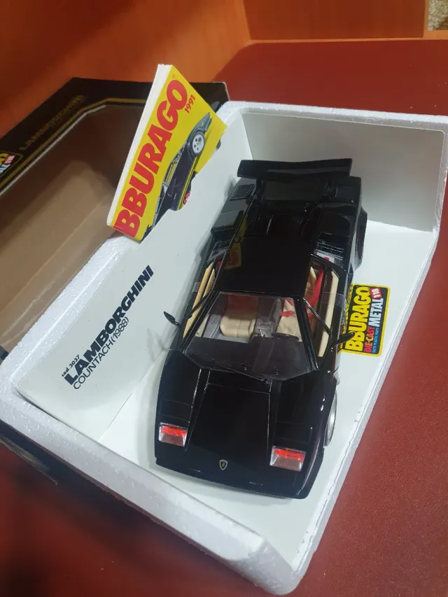Lamborghini Countach  Bburago scala da 1/18
