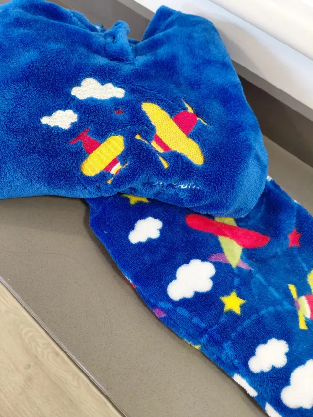Pijama infantil azul aviones