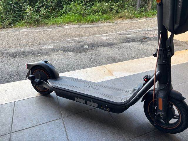 Monopattino Elettrico Ninebot Segway F65i