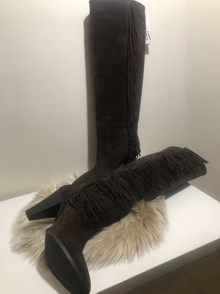 Botas altas con flecos marrones