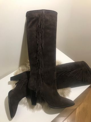 Botas altas con flecos marrones