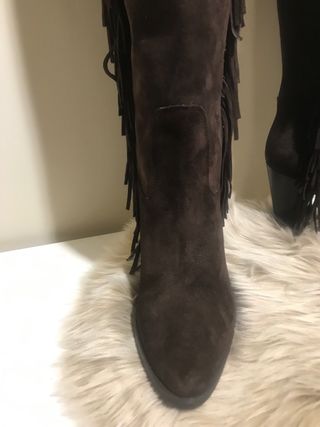 Botas altas con flecos marrones
