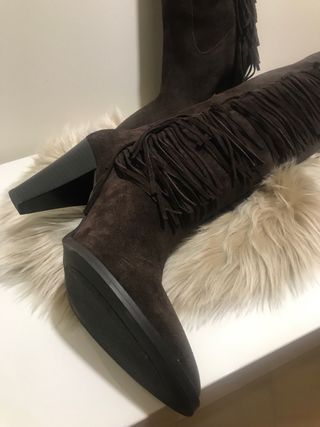 Botas altas con flecos marrones
