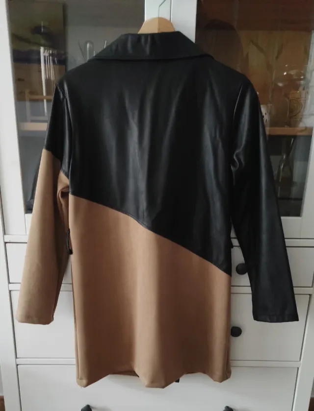 Blazer efecto piel negro y camel