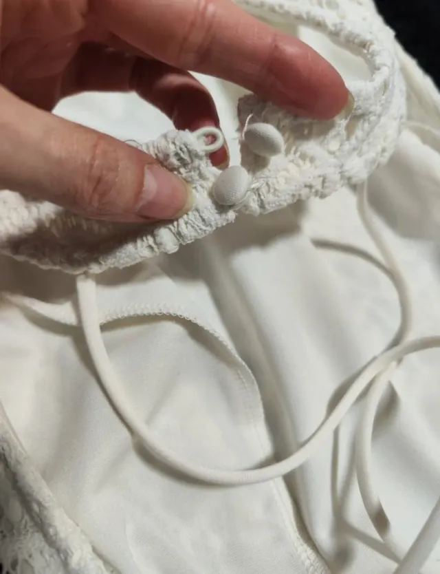 Vestido corto blanco-crema claro