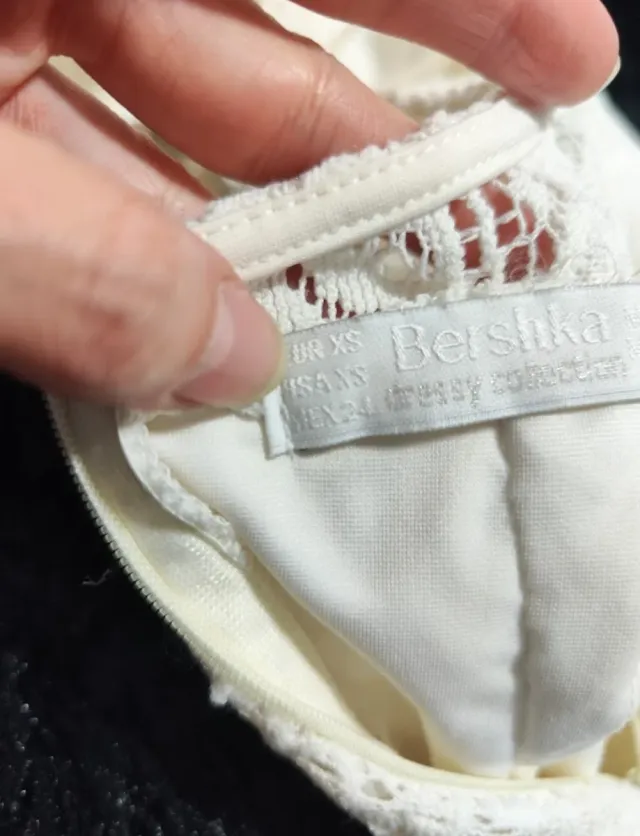 Vestido corto blanco-crema claro