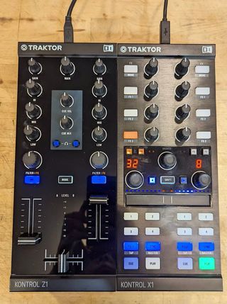 Traktor Kontrol Z1 + X1 mk1 DJ Controllers