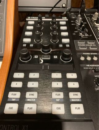 Traktor Kontrol Z1 + X1 mk1 DJ Controllers