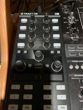 Traktor Kontrol Z1 + X1 mk1 DJ Controllers