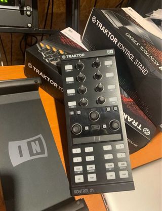 Traktor Kontrol Z1 + X1 mk1 DJ Controllers