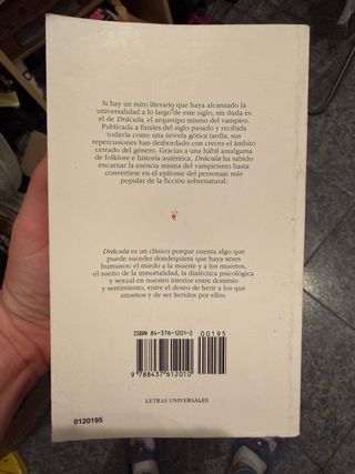 Drácula (Letras Universales / Universal Writing...