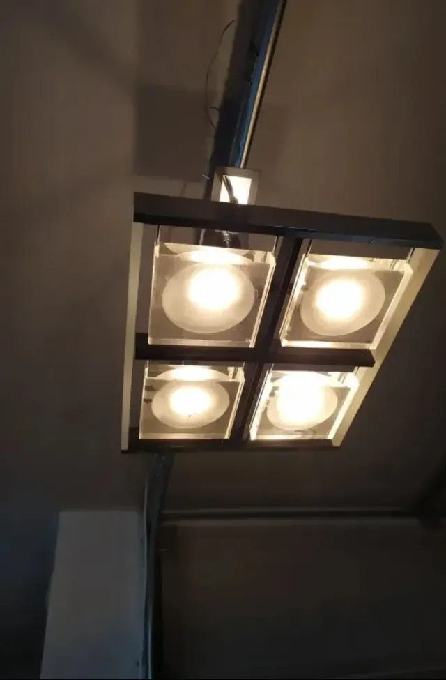 Lámpara colgante moderna cristal y metal