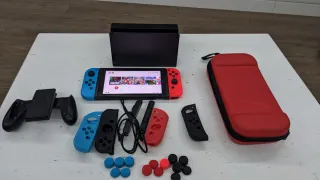 Nintendo Switch blu e rosso con accessori