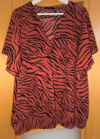 Conjunto Blusa y Falda Estampado Animal Print