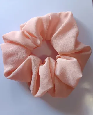 Coletero scrunchie naranja y rosa