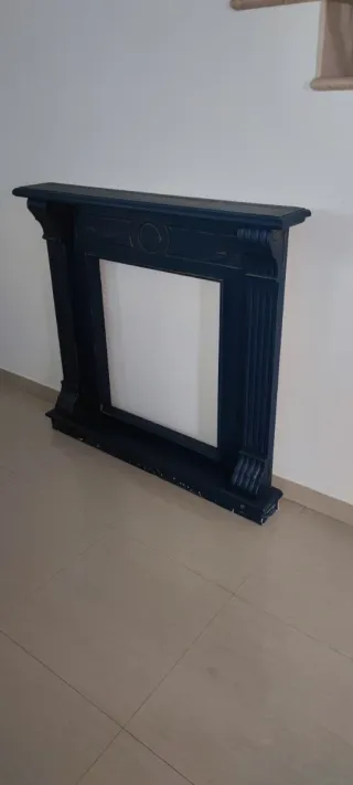 Precioso marco de chimenea .