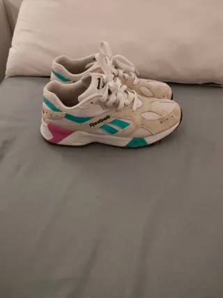 Zapatillas Reebok beige, rosa y turquesa