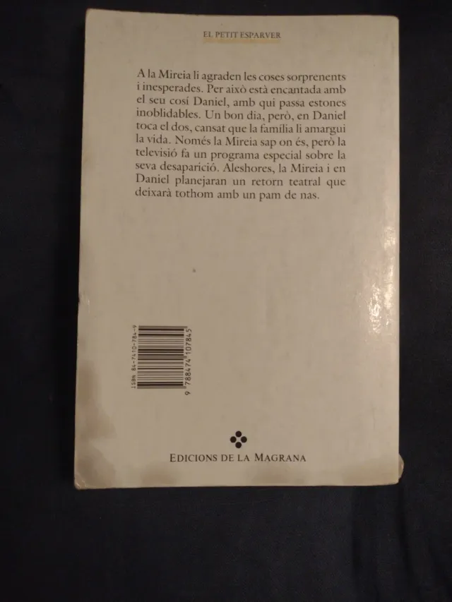 A la tele, poseu-li faldilles