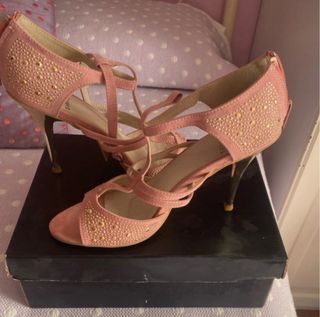 Sandalias Rosas con Pedrería Dorada
